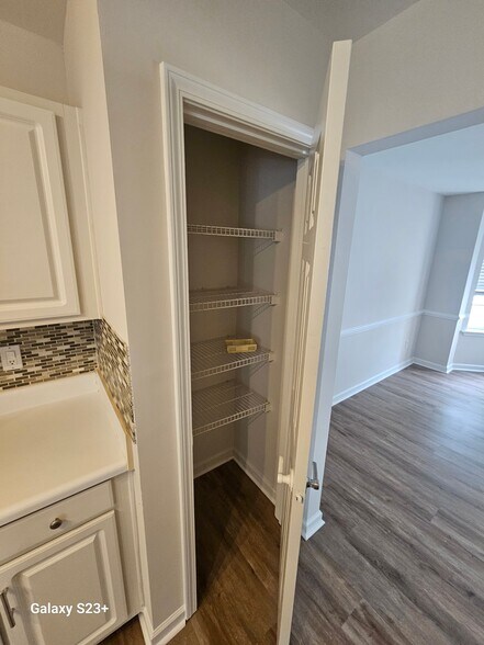 Building Photo - 304 Oak Cove Dr