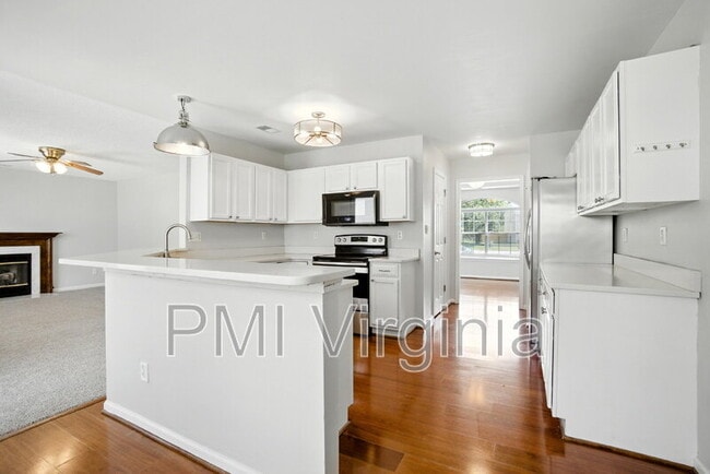 Building Photo - 312 Hickory Hinge Way