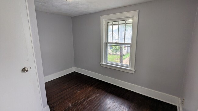 Building Photo - Charming 3-bedroom, 1-bathroom home locate...