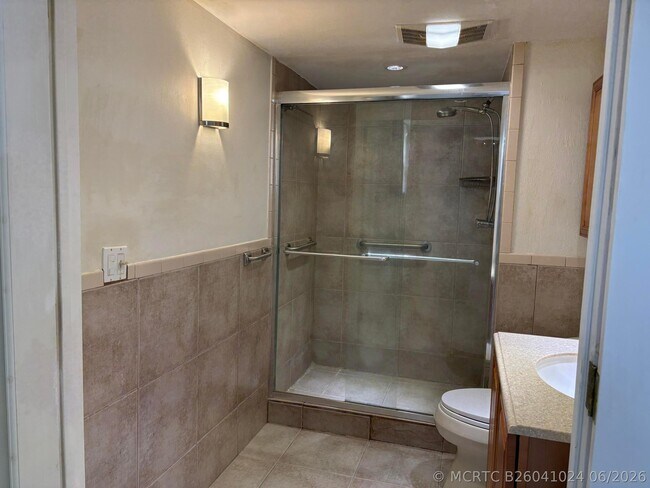 Building Photo - 9820 S Hollybrook Lake Dr