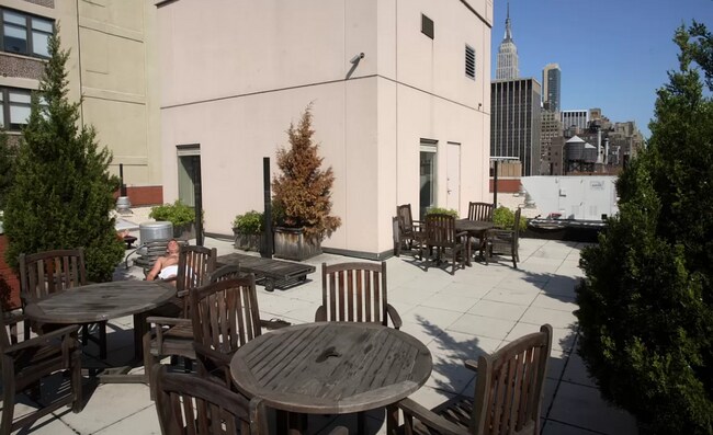 Building Photo - 358 9th Ave