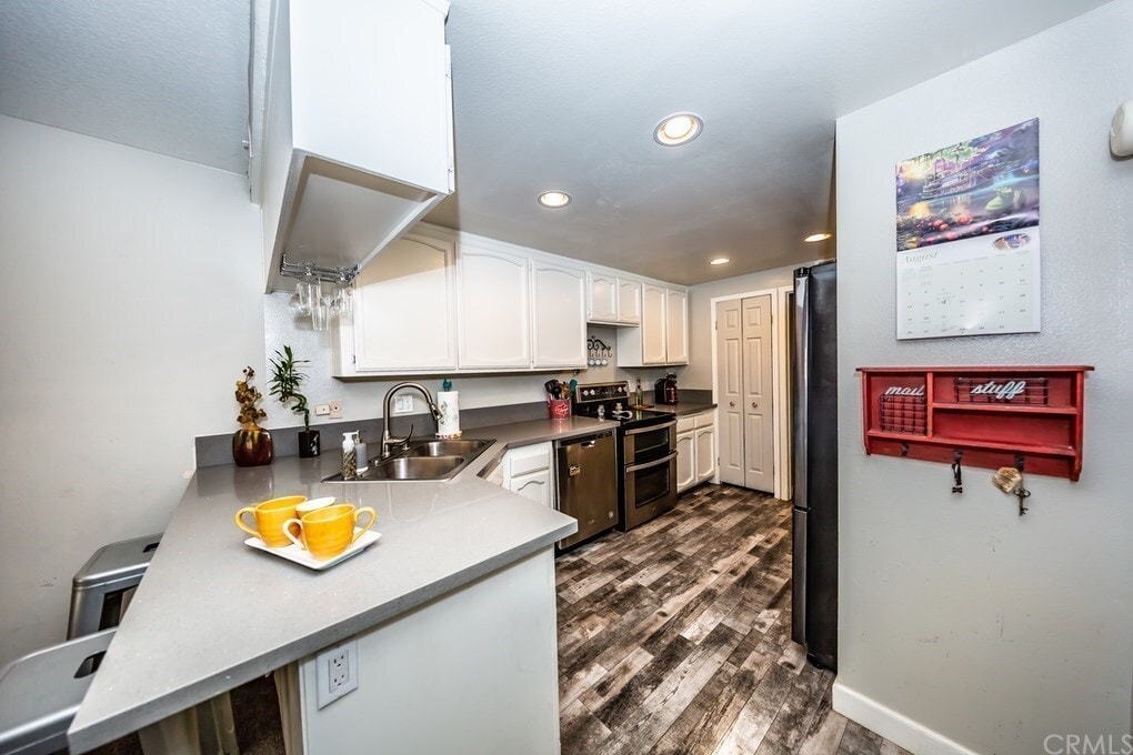 Building Photo - 221 E Ponderosa Ln