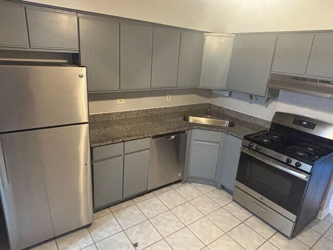 Building Photo - Charming 2-Bedroom Apartment for Rent in O...