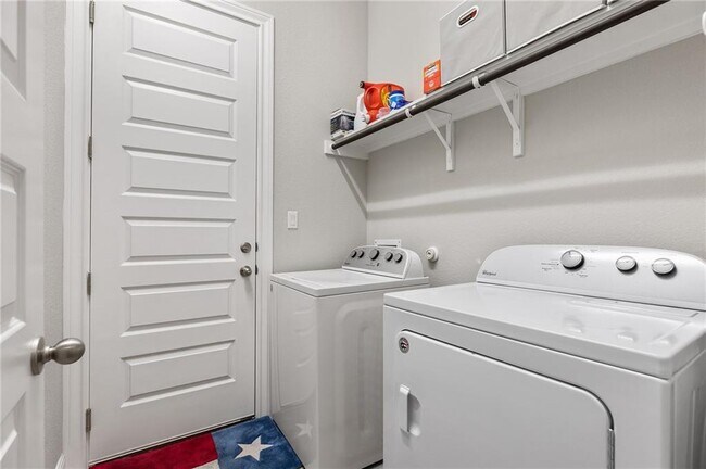 Building Photo - 2925 Mossy Springs Dr