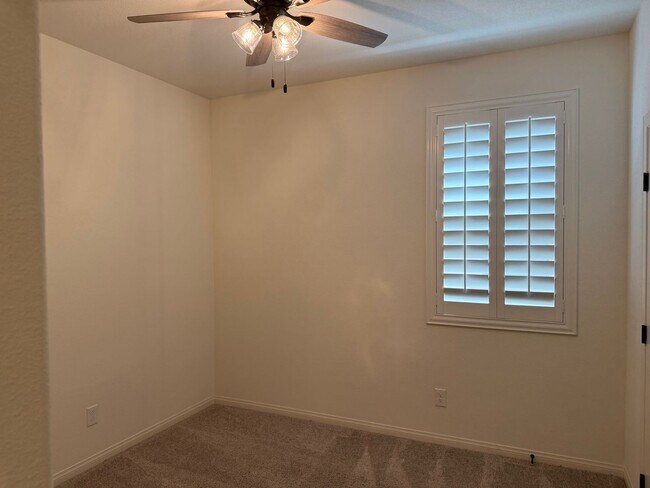 Building Photo - Spacious Home in Belcarra