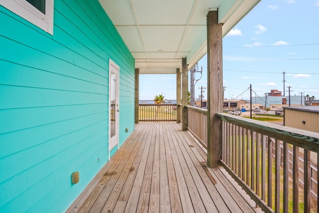 Building Photo - 100 Port Isabel St