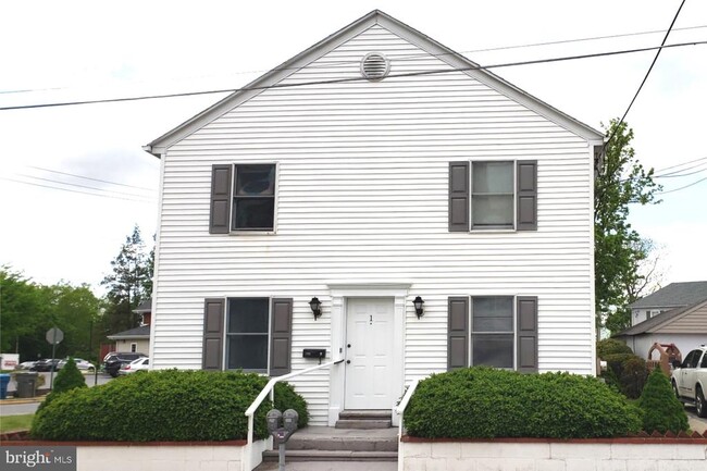 Primary Photo - 205 E Locust St