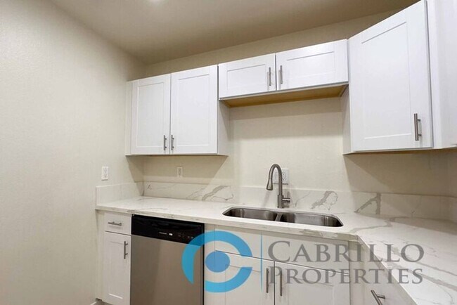 Building Photo - 8453 Carlisle Dr