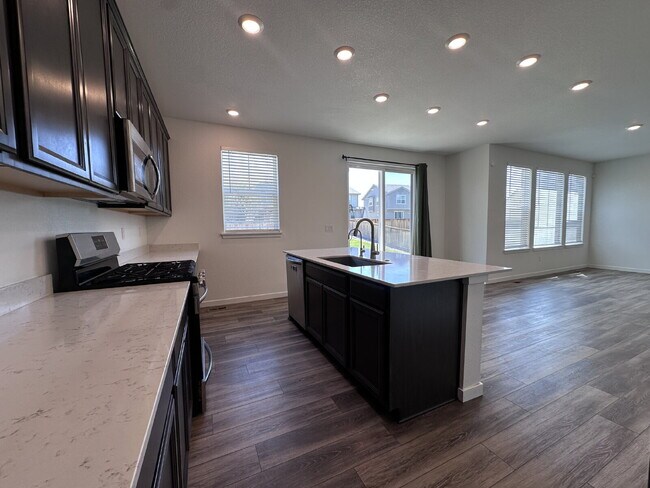 Building Photo - ~$1,000 OFF ONE MONTH'S RENT~ Stunning Thr...
