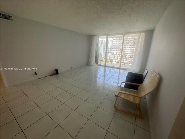 Building Photo - 2030 S Ocean Dr