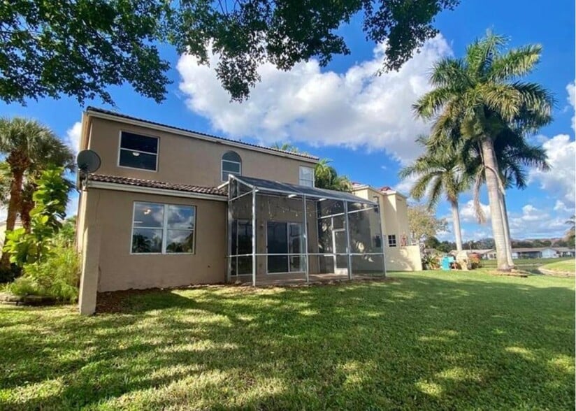 Building Photo - 599 NW 87th Ter