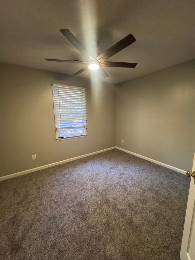 Building Photo - 4218 Queen Victoria Pl