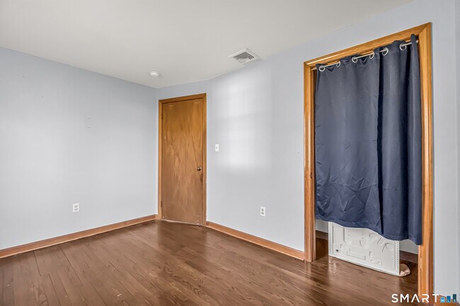 Building Photo - 466 High Hill Rd