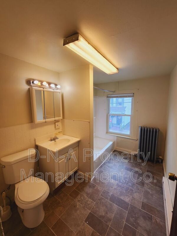 Building Photo - 810 Monroe St