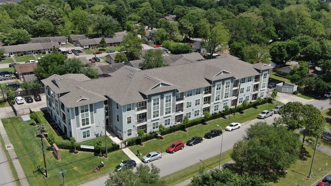 Building Photo - 7630 Amelia Rd