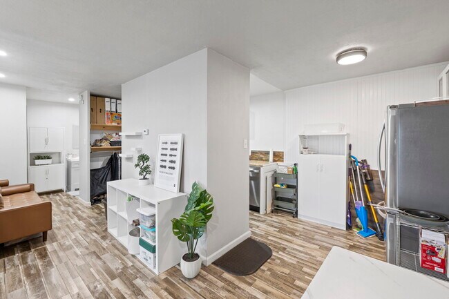 Building Photo - 900 Saturn Dr