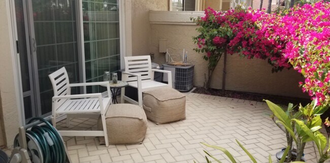 Building Photo - Gorgeous Townhouse in La Jolla Colony's Madrid Complex in the heart of UTC!