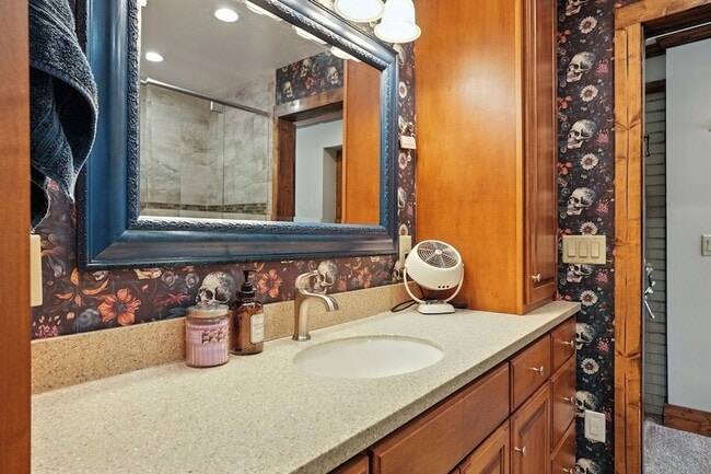 Building Photo - 864 Greenwood Rd