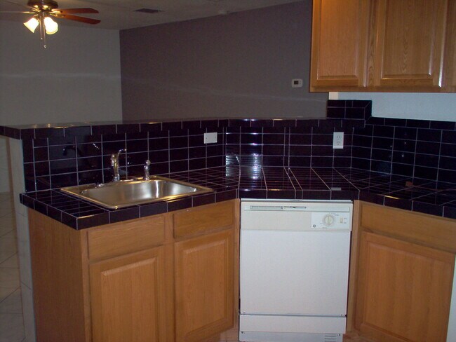 Building Photo - 2025 Curryville Rd