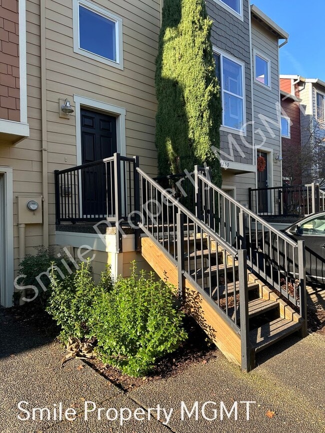Building Photo - townhouse