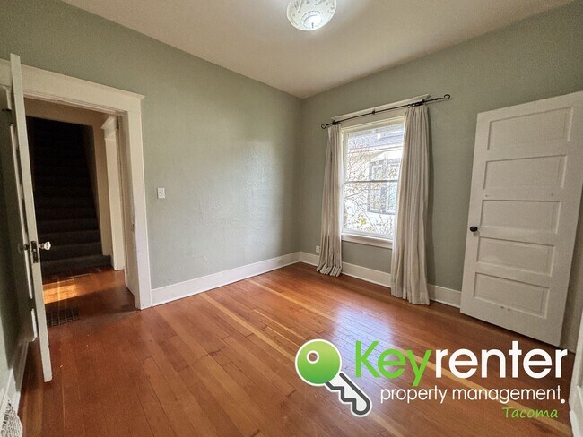 Building Photo - Charming 3-Bedroom Rental Home in Central ...