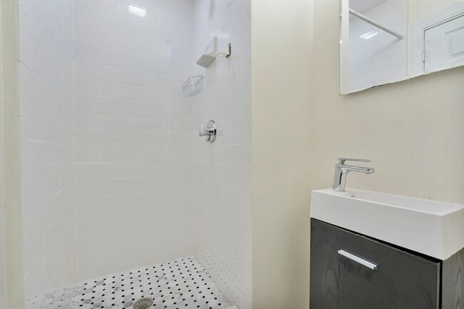 Building Photo - 27 Hermon St