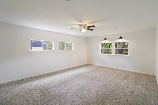 Building Photo - 527 Gardenia St