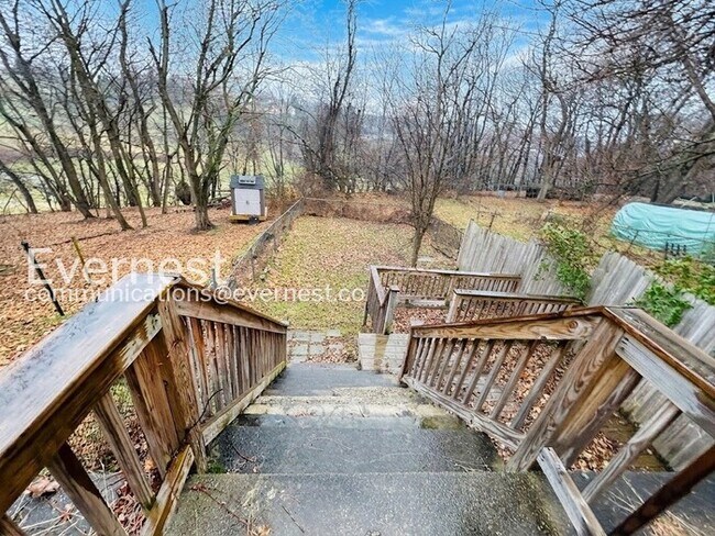 Building Photo - 303 Kirk Ave