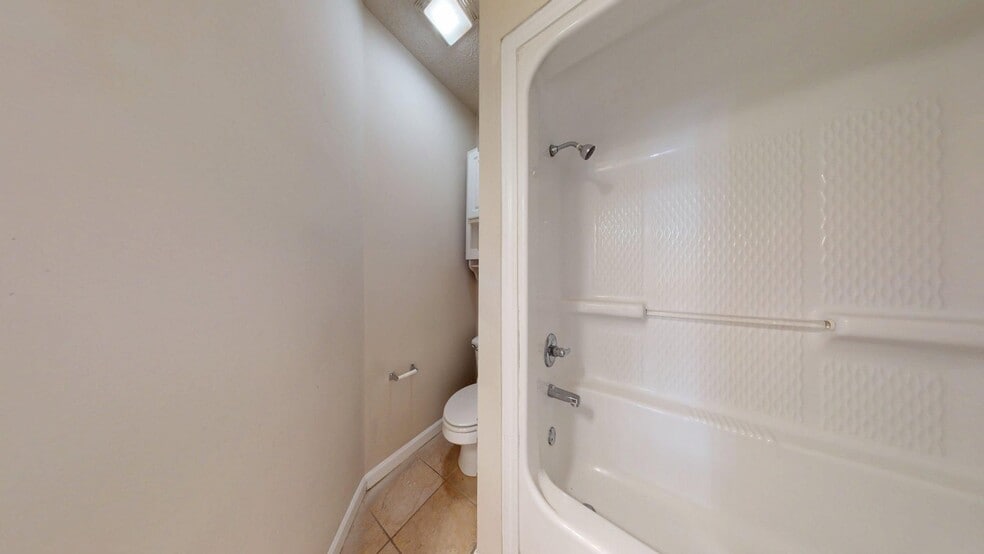 Building Photo - Spacious 3 Bedroom in Ross Park