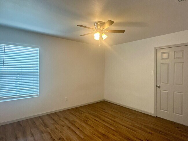 Building Photo - 4506 Avenue T