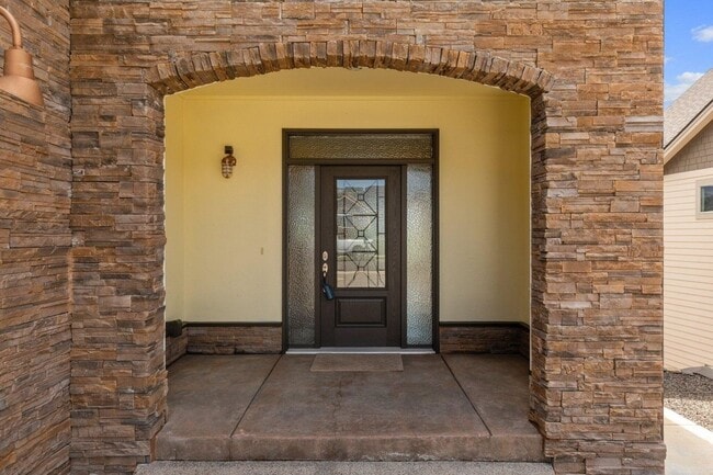 Building Photo - 4334 Vineyard Terrace