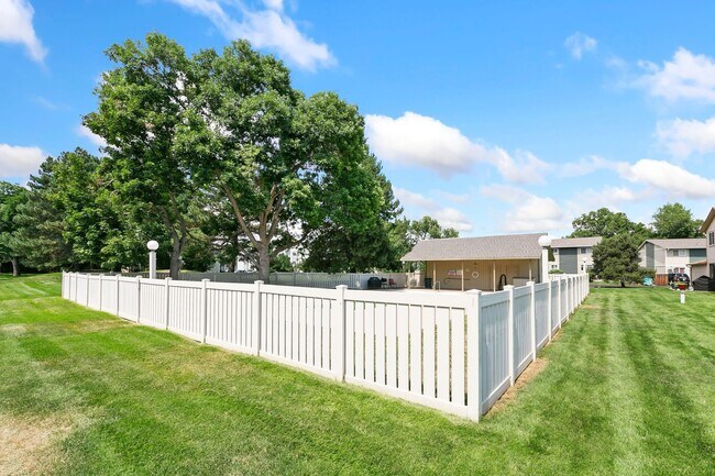Building Photo - 2630 Davidson Dr