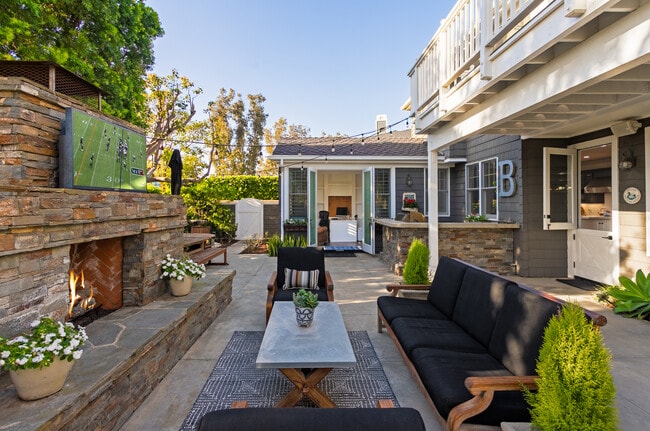 Building Photo - 13 Cape Danbury