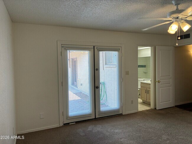 Building Photo - 602 W Wickieup Ln