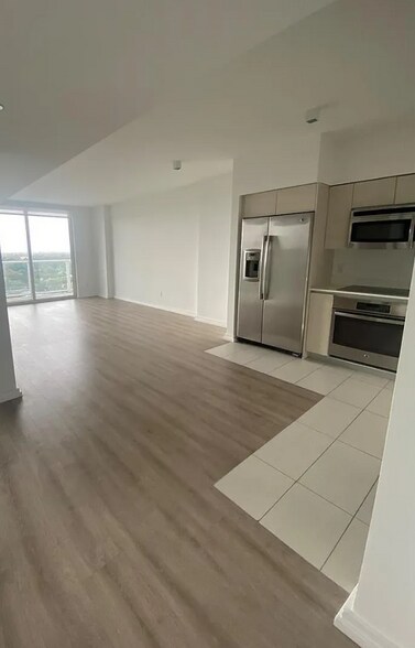 Primary Photo - 4250 Biscayne Blvd