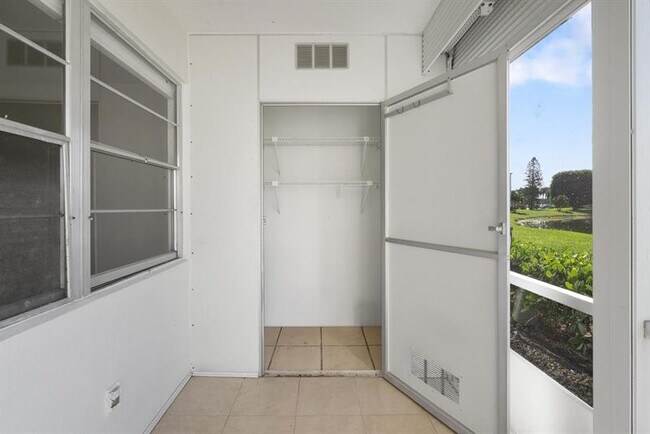 Building Photo - 1056 Exeter