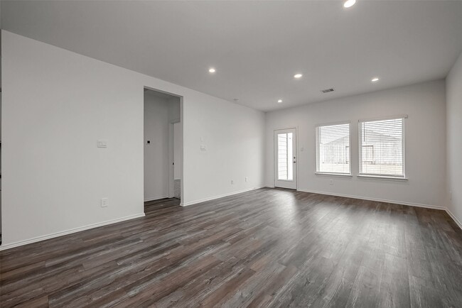 Building Photo - 5619 Vintage Oakmont Dr