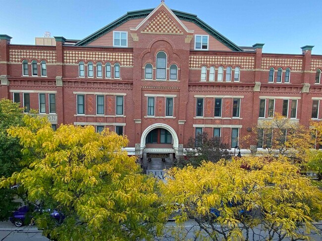 Building Photo - 30 Hanover St