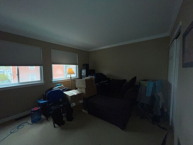 Building Photo - 3-bed, 2-bath GIANT townhouse + GARAGE, BA...