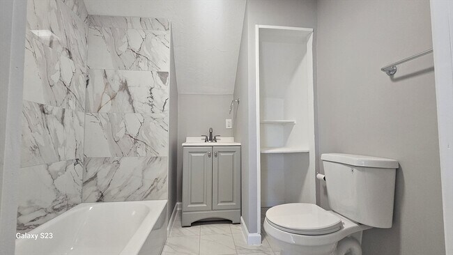 Building Photo - 310 N Main St