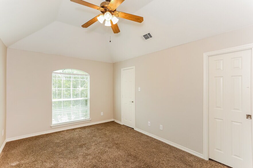 Building Photo - 100 Silverwood Dr
