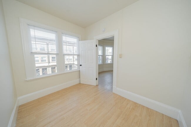 Building Photo - 4056 Piedmont Ave