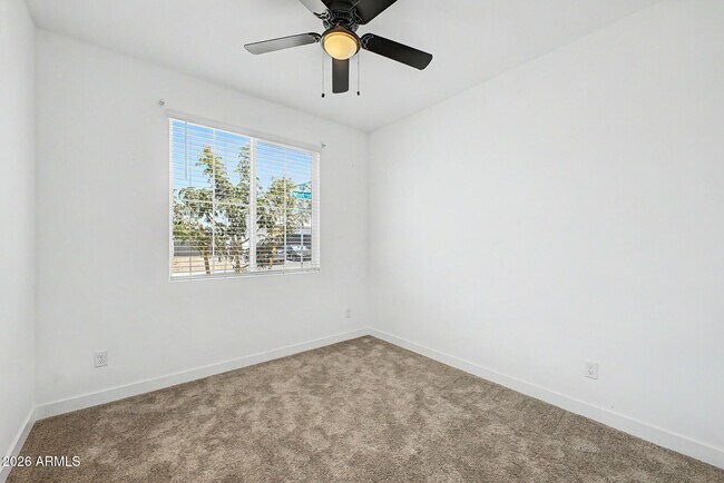 Building Photo - 295 E Mint Ln