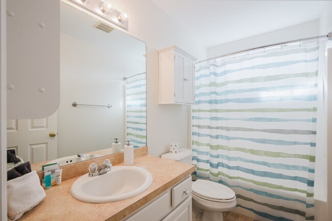Building Photo - Furnished 3 Bedroom Home in Bluffton Park