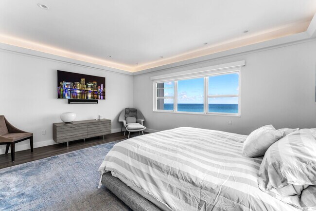 Building Photo - 4925 Collins Ave