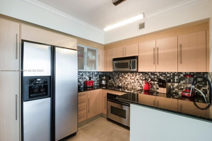 Building Photo - 325 S Biscayne Blvd