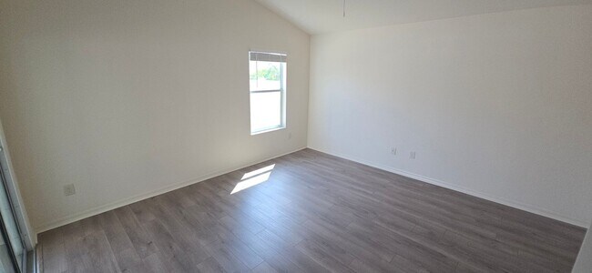 Building Photo - Charming 2-Bed, 2-Bath Home in The Village of Collier!