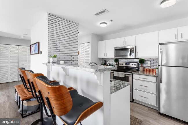 Building Photo - 2702 Lighthouse Point E