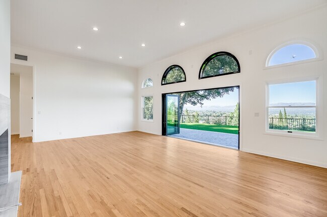 Building Photo - 15851 Mulholland Pl