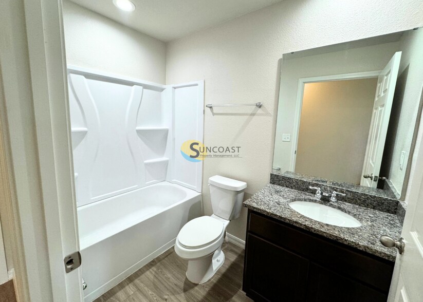 Building Photo - 6432 Sweetbay Ln